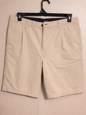 Saddlebred Beige Flat-Front khaki Shorts 34 waist dressy shorts